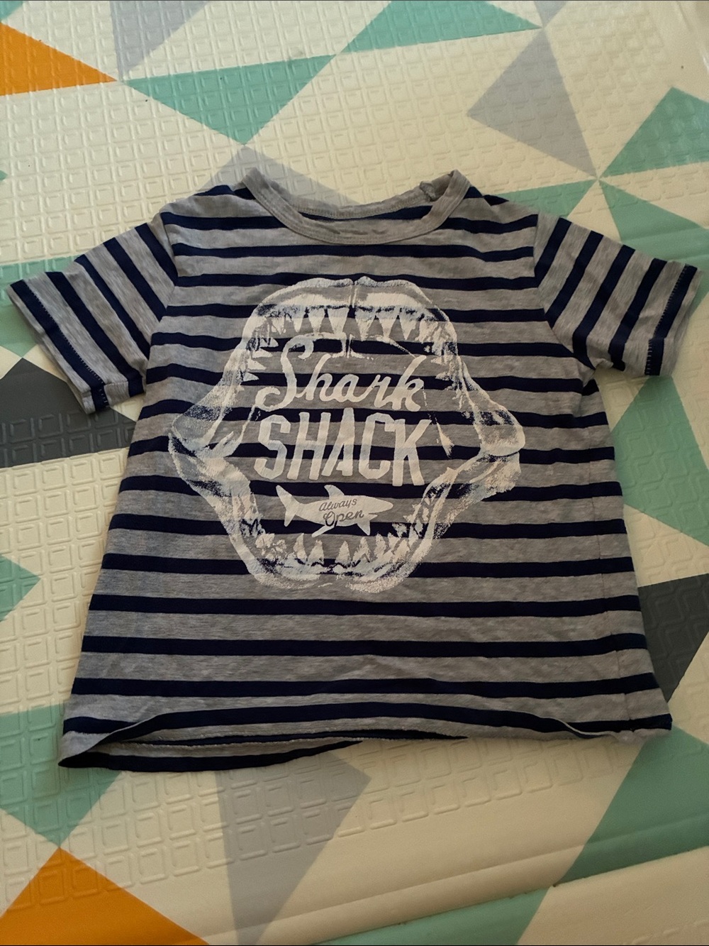 20/25$ 🧸 Kids' Navy & Gray Striped Shark Graphic Tee
